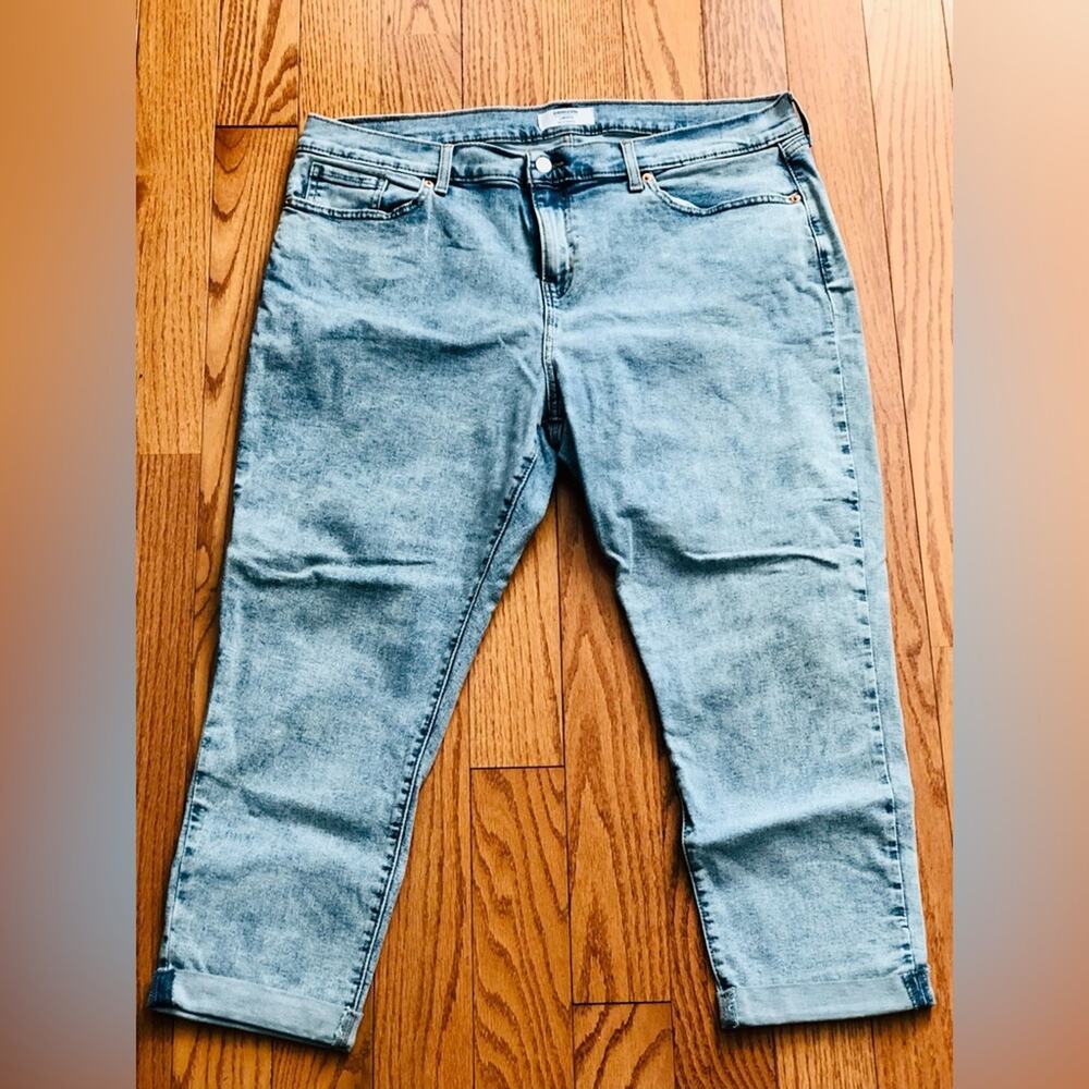 Denizen Levi's Light Mid-Rise Cropped Boyfriend Light Blue Jeans Women’s Size 33 - Picture 10 of 11